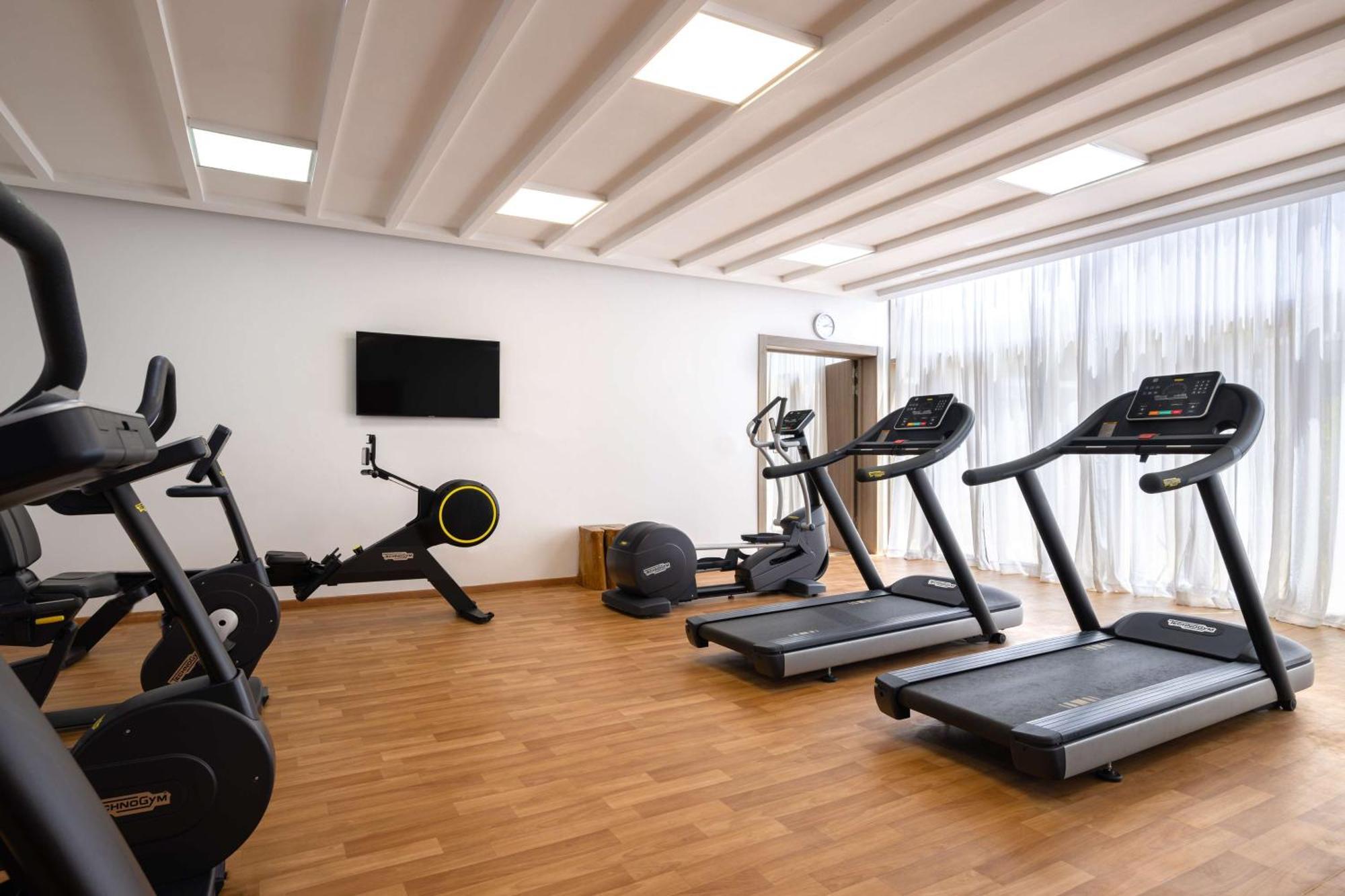 胡塞马丽笙度假村 外观 照片 A gym at a hotel
