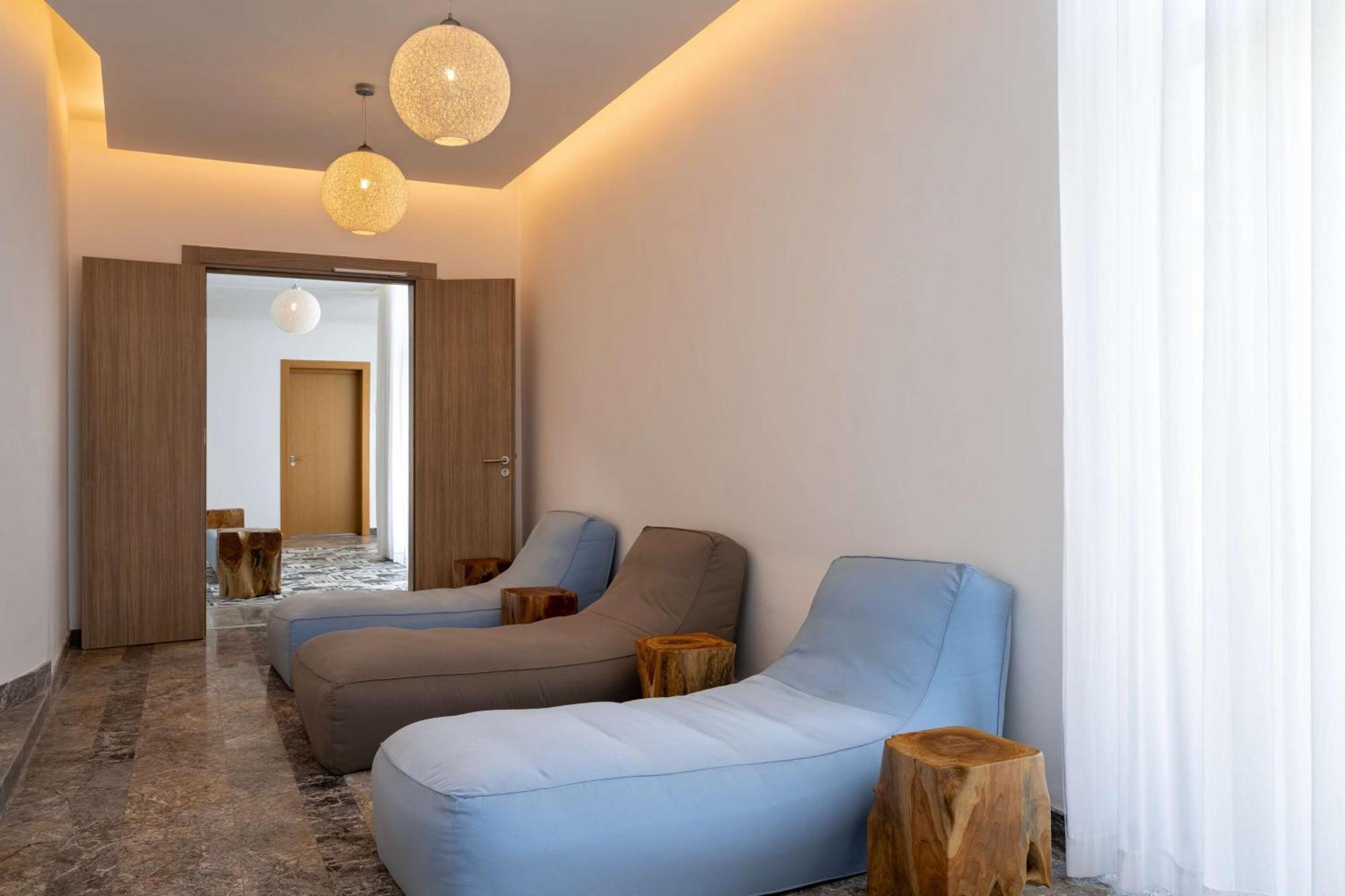 胡塞马丽笙度假村 外观 照片 The interior of a suite at the hotel