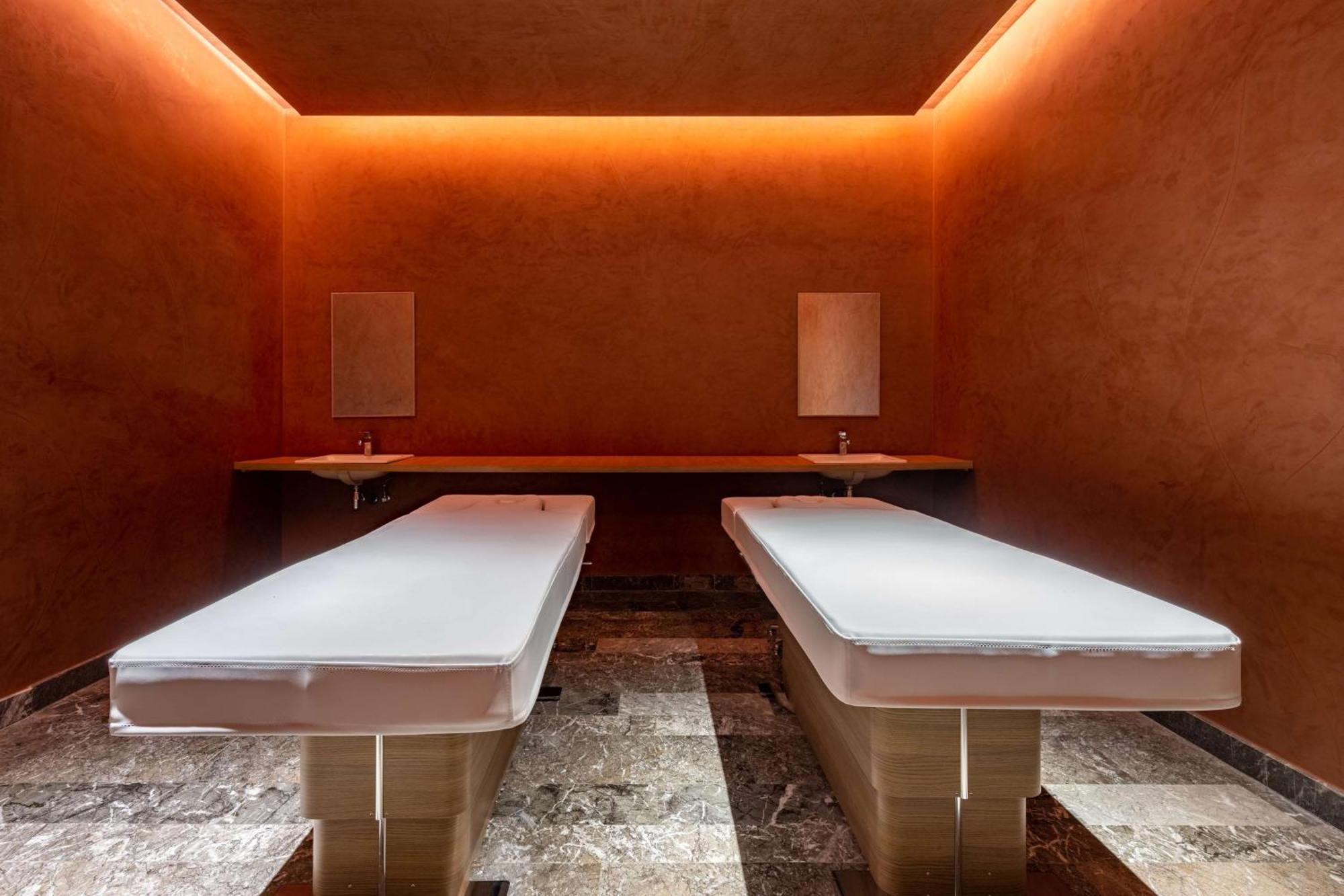 胡塞马丽笙度假村 外观 照片 The spa at The Ritz-Carlton, Hong Kong