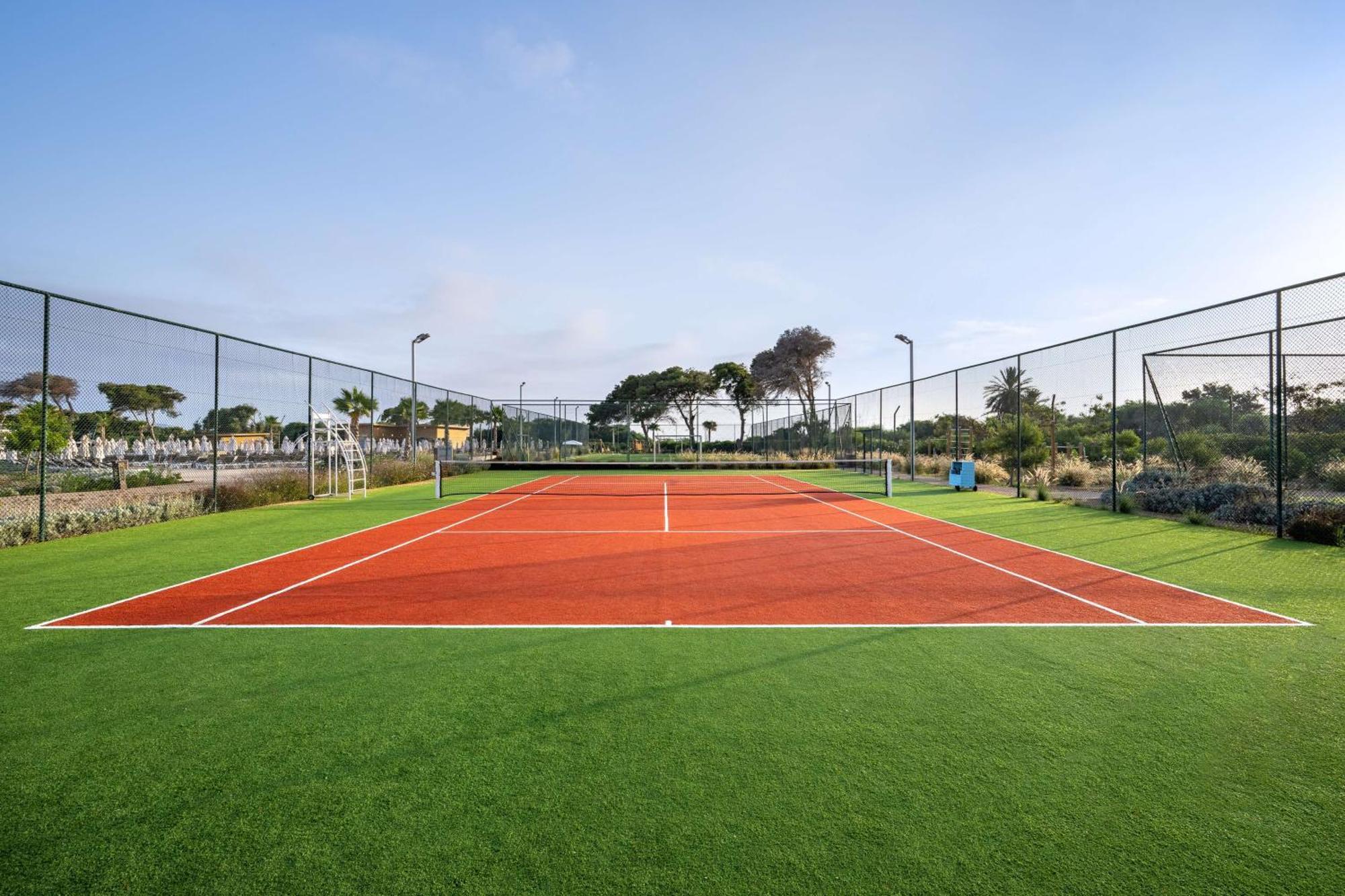 胡塞马丽笙度假村 外观 照片 Tennis court