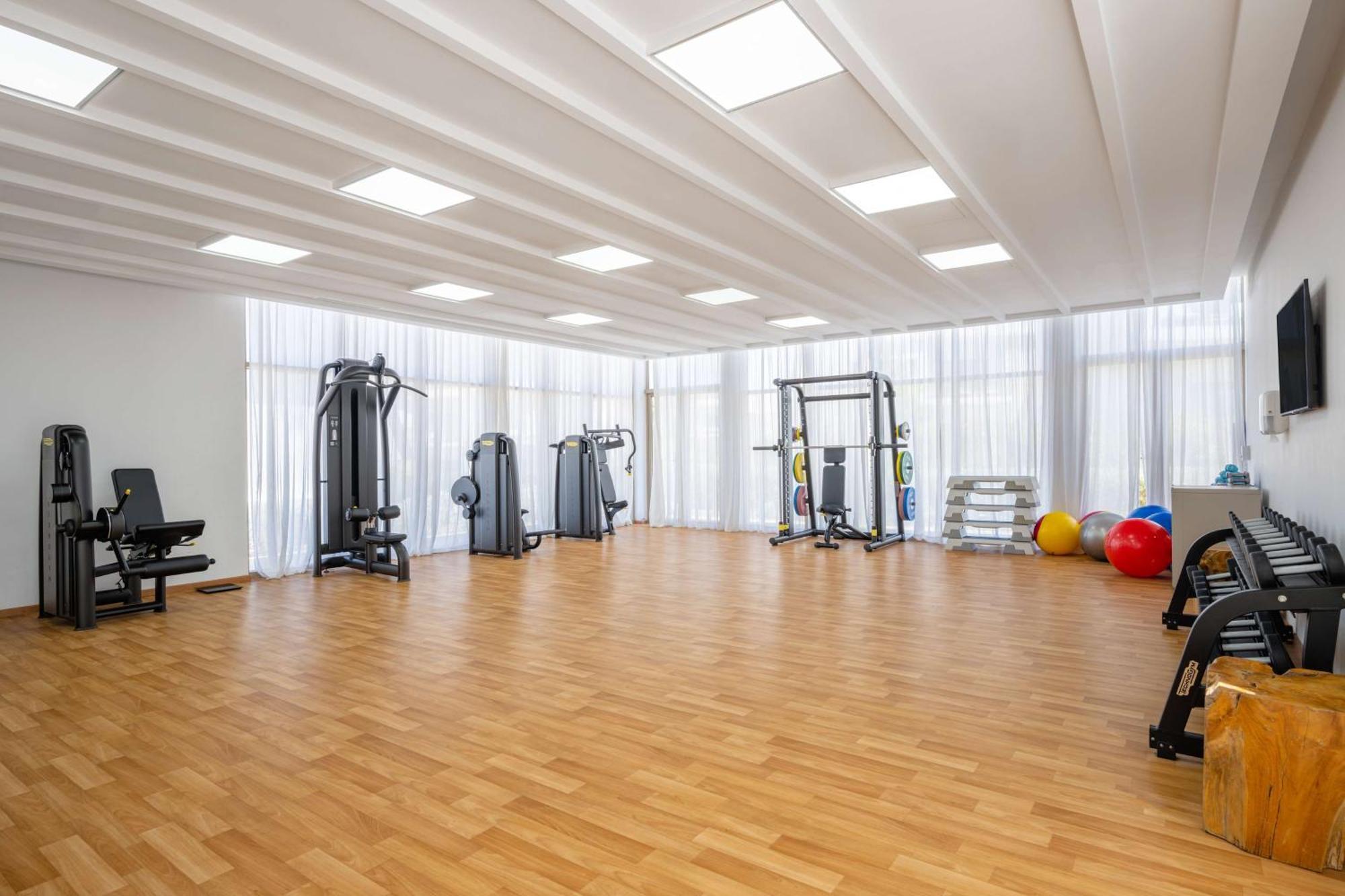 胡塞马丽笙度假村 外观 照片 A gym at the University of Nicosia