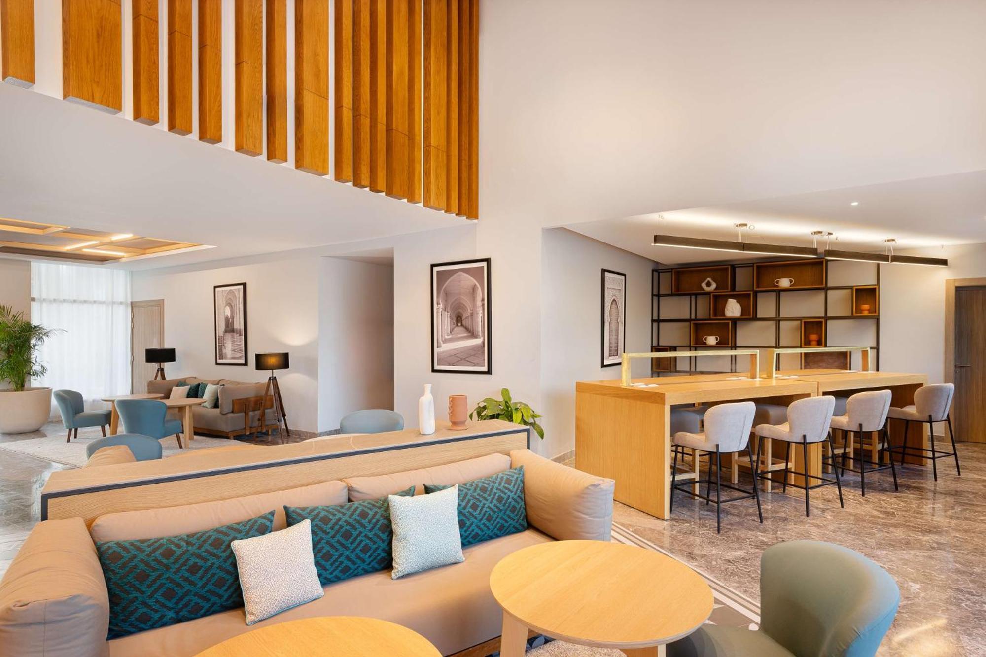 胡塞马丽笙度假村 外观 照片 The lounge at the airport